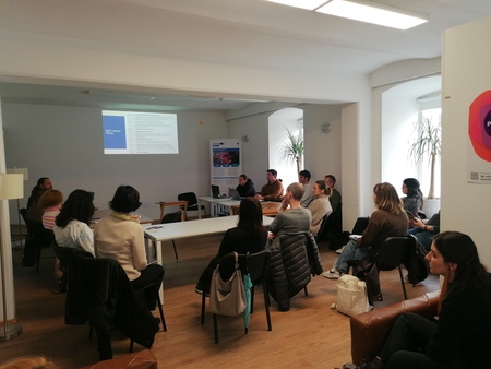 V IDRIJI IZVEDENO PREDAVANJE O DIGITALNI DOSTOPNOSTI