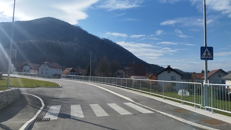 ČRNI VRH S PRENOVLJENIM VAŠKIM JEDROM