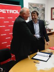 župan Bojan Sever in član uprave Petrola Rok Vodnik